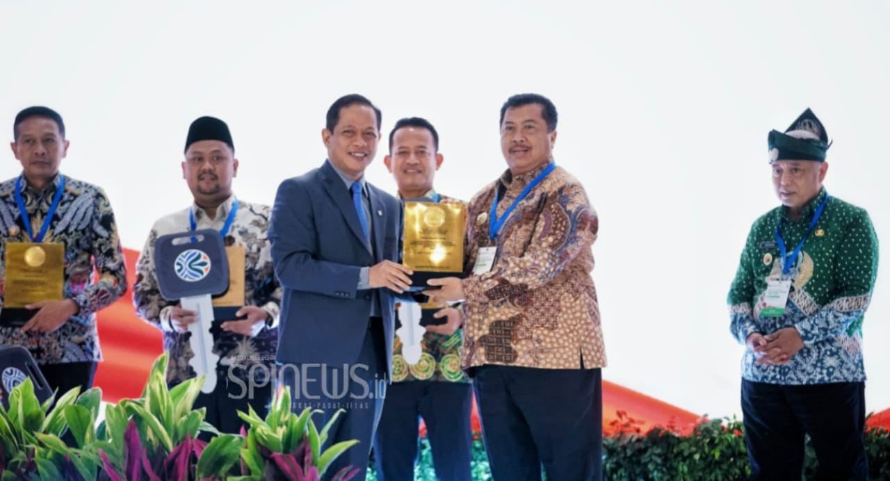 Jombang Masuk 16 Besar Nasional Pengelolaan Sampah 2026, Terima Penghargaan Menteri LH